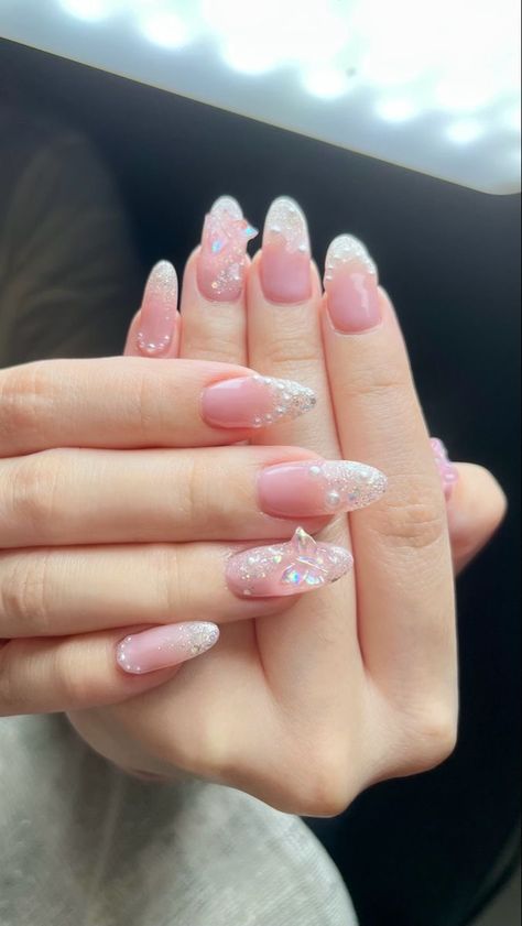 Pink Romantic Nails, Douyin Sparkly Nails, Pearl Pink Nails With Design, Pink Shimmer Nails Design, Sheer Pink Shimmer Nails, Douyin Nails Almond Shape, Jelly Pearl Nails, Douyin Pearl Nails, Korean Iridescent Nails