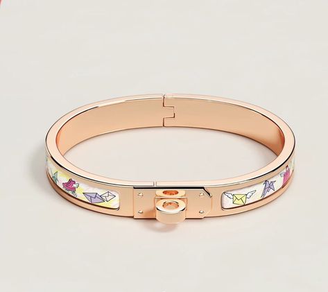 Mini Clic Kelly Hermès Flagship bracelet £640 NEW  | eBay Kelly Bracelet, Bracelet Hermes, Hermes Bracelet, Hermes Jewelry, Jewelry Accessories Ideas, Accessories Ideas, Enamel Bracelet, Jewelry Lookbook, Birthday Wishlist