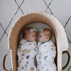 Twin Baby Girls Newborns, Twin Babies Pictures, Twin Baby Clothes, Twin Baby Gifts, Twins Fashion, Twin Baby Girls, Baby Twins, Cute Twins, Newborn Twins