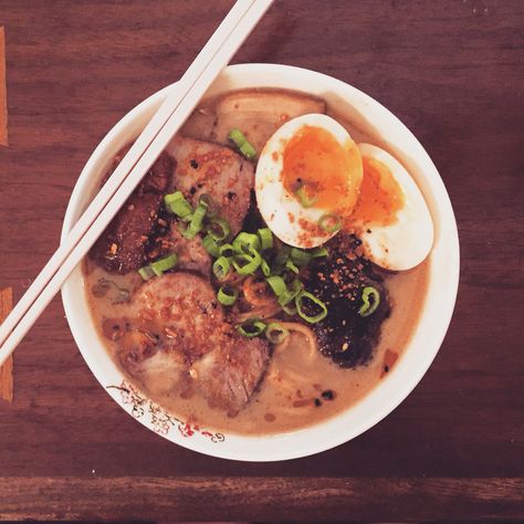 "Vampire Slayer" Ramen - I never thought of using garlic broth! Garlic soup is one of my favourite comfort foods! Genius! Garlic Broth, Best Ramen, Garlic Soup, Tea Food, Food Soup, Favorite Comfort Food, Salad Sandwich, Vampire Slayer, Comfort Foods