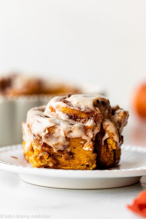 Cinnamon Rolls With Pumpkin, Breakfast Baking, Sallys Baking, Thanksgiving Breakfast, Pumpkin Cinnamon Rolls, Sally's Baking, Maple Cream, Breakfast Pastries, Cinnamon Rolls Homemade