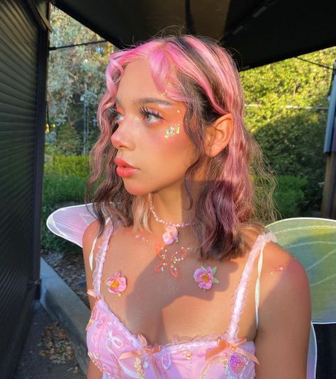 🌸 lily 🌸 (@douxfairy) • Instagram photos and videos Fairy Outfit, Fairy Hair, Hair Streaks, Fairy Costume, Hair Inspiration Color, Hair Inspo Color, Aesthetic Hair, Skin Makeup, Pink Hair