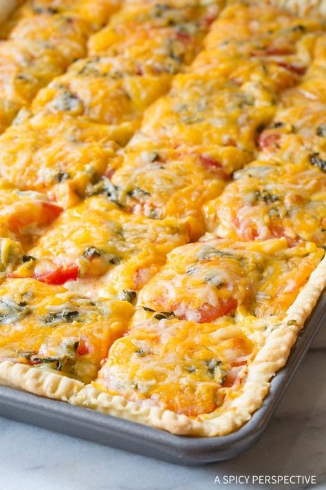 Potluck Favorites, Dinner Hacks, Pies Savory, Slab Pies, Slab Pie Recipes, Southern Tomato Pie, Tomato Pie Recipe, Tomato Dishes, Entertaining Food