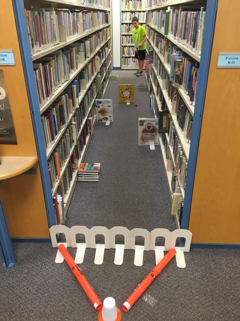 Library Mini Golf "Book End Bonanza" Mini Golf Classroom, Stem Library Activities, Library Mini Golf, Library Display, Makerspace Library, Library Games, Library Center, Teen Library, Library Events