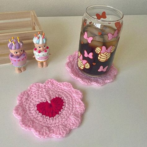 ♡ Soft pink crochet coasters with a red heart center ♡ Measures 4.5" all around ♡ Made with acrylic yarn, great to save tables from condensation! ♡ All crochet goods are made by my mom! :)  ♡ Shipped through first class USPS mail with tracking ♡ Current processing time is one week Cute Crochet Gifts, Crochet Cup Coaster, Coasters Cute, Crochet Store, Home Decor Cute, Crochet Mat, Heart Crochet, Crochet Classes, Confection Au Crochet