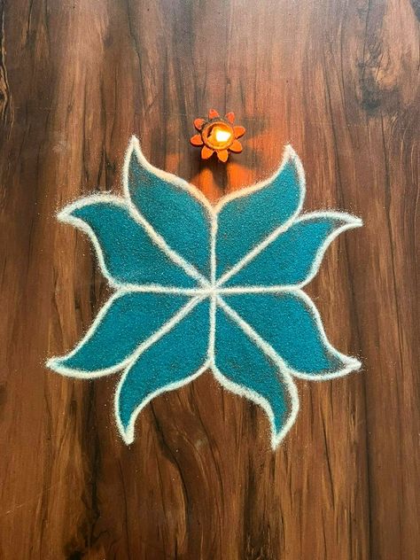 Straight Rangoli Designs, Funny Rangoli, Om Meaning, Jhoti Design, Tulasi Plant, Round Mehndi, Round Mehndi Design, Flowers Rangoli, Small Kolam