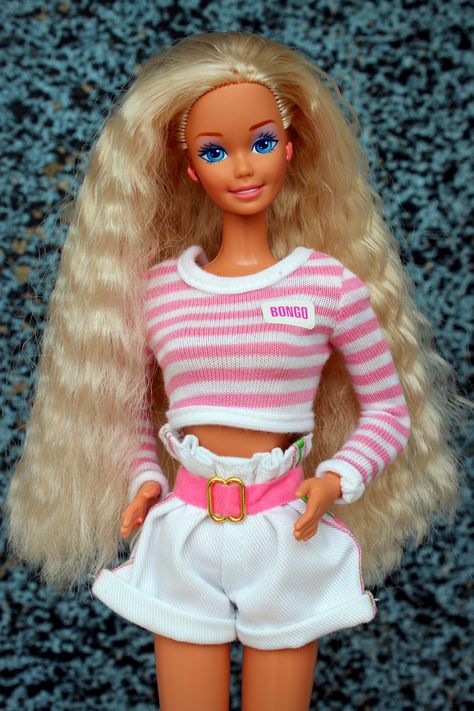 Barbie Iconic Looks, Iconic Barbie Outfits, 90s Barbie Dolls, Barbie Restoration, 90s Barbie, Barbie 1990, Barbie 80s, Barbie 90s, Barbie Makeup