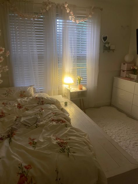 meowww Coquette Earthy Bedroom, Coquette Room Curtains, Soft Room Lighting, Couqqet Room, Small Room Ideas Coquette, Small Bedroom Ideas Coquette, Coqquete Bedroom, Simple Coquette Room Ideas, Full Size Bedroom Ideas