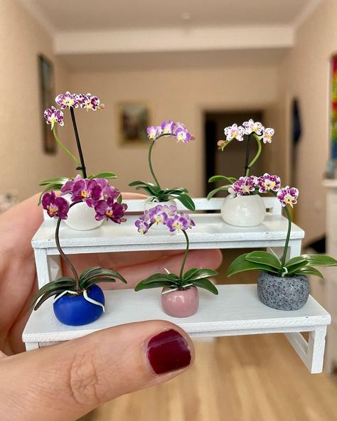 Mini Plants Diy, Funky Vases, Fairy House Crafts, Fairy Garden Crafts, Barbie Diorama, Dollhouse Projects, Diy Doll Miniatures, Mini Plants, Miniature Plants