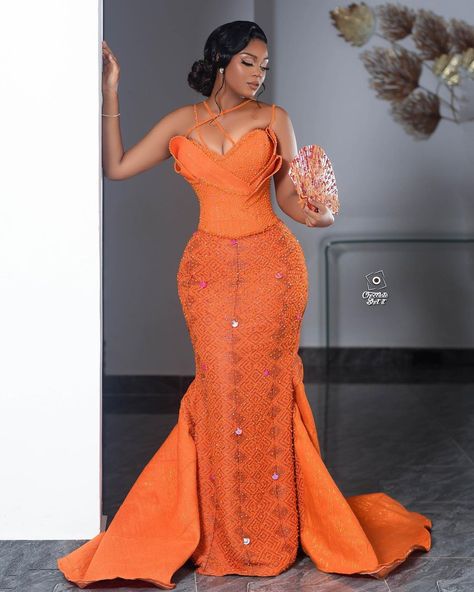 Ghanian Kente Wedding Dress, Ghanian Wedding Dress, Kente For Engagement, Ghanaian Traditional Wedding, Chitenge Dresses, Engagement Dress For Bride, African Bridal Dress, Stylish Naija, African Traditional Wedding Dress