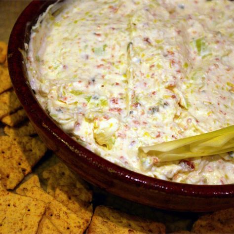 Leek Dip Leek Dip Recipe, Leek Dip, Mexican White Cheese Dip, Dip Recipes Appetizers, Leek Recipes, Creamy Salad Dressing, Bacon Dip, Creamy Dip, Cheese Dip