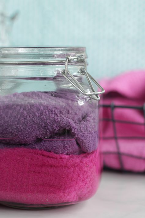 DIY Reusable and Disinfecting Cleaning Cloths - Added bonus - they make your laundry smell pretty when it's time for them to go in the wash! Diy Cleaning Wipes, Swiffer Pads, Kids Cleaning, Cleaning Cloths, Cleaning Gadgets, Natural Cleaning, Diy Cleaners, Cleaners Homemade, Tea Tree Essential Oil