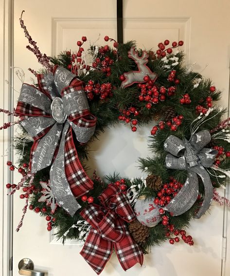 Snowman Christmas Wreath Ideas, Diy Stocking Decorating Ideas, Paperbag Snowflakes Diy, Paperbag Snowflakes, Christmas Wreaths Snowy, Paper Bag Stars Diy, Stocking Decorating Ideas Diy, Rustic Christmas Wreath Grapevine, Stocking Decorating Ideas