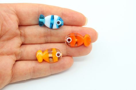 Beading Animals, Pisces Bracelet, Glass Beads Diy, Lampwork Bead Jewelry, Fish Beads, Diy Armband, Handmade Lampwork Bead, Handmade Glass Beads, Glass Fish