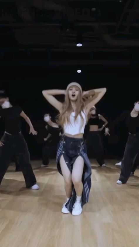 lisa dance fancam #kesfet #kesfetteyiz Lisa Dance Fancam, Lisa Dance, Dance Fancam, Disney Princess Artwork, Dance Kpop, Lisa Rosé, Pop Dance, Lalisa Manobal, Kpop Guys