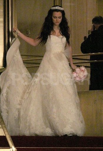 Gossip Girl Wedding Movie Brides, Blair Waldorf Wedding, Vera Wang Wedding Gowns, Gossip Girl Blair, Blue Wedding Bouquet, Wedding Dresses Vera Wang, Blushing Bride, Gossip Girl Fashion, Wedding Scene