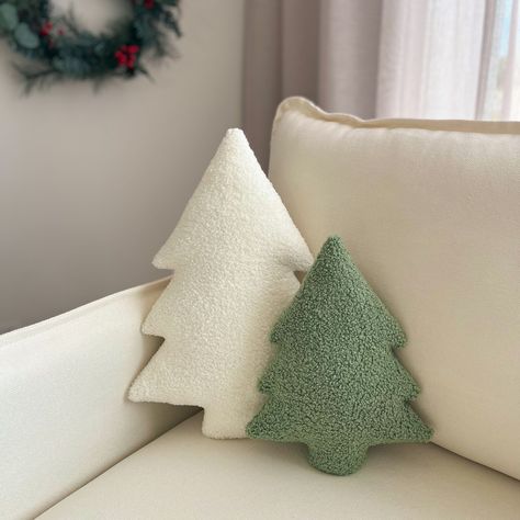 Christmas Tree Pillows, Clean Decor, Christmas Tree Pillow, Soft Teddy, Tree Pillow, Christmas Cushions, Cute Room Ideas, Nursery Pillows, Holiday Pillows