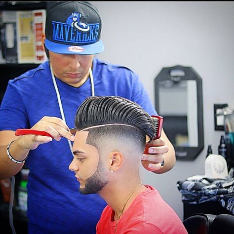 CUT JUNKIE$ ALLSTARZ @yandy_blendz make sure to follow and checkout more of his dope work✔️Hashtag #cutjunkies #dopecutz or… Hear Stail, Parted Hair, Hair Stail, Winter Hairstyle, Hiar Style, Beard Designs, Mens Hairstyles With Beard, Vintage Barber, Male Hair