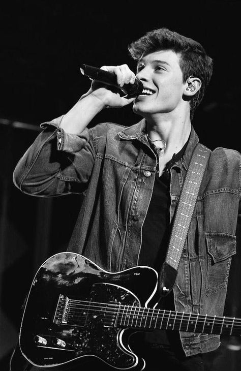 r y o s t o x Pics Of Shawn Mendes, Shawn Mendes Concert, Shawn Mendes Wallpaper, Cameron Dallas, Alex Turner, Shawn Mendes, Future Husband, Singers, Fangirl