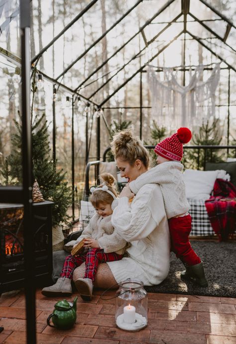 Christmas Mini Sessions Greenhouse, Greenhouse Minis Photography, Greenhouse Photo Studio, Greenhouse Studio Photography, Christmas Greenhouse Photoshoot, Outdoor Christmas Mini Sessions Set Up, Greenhouse Christmas Photos, Santa Photos Outfit, Christmas Greenhouse