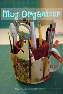 Free Mug Organizer Pattern/Tutorial without using bias binding. Make to fit any size mug. Lots of odd mugs in the cabinet that can be used for anyone's desktop. Great gift for teacher! EASY! Mug Organizer, Sewing Classes For Beginners, Sewing Room Organization, Sew Ins, Small Sewing Projects, Sewing Class, Sewing Rooms, Sewing Organization, Sewing Studio