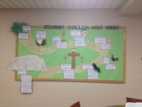 Lent bulletin board that tells the story of Jesus' last week before he was crucified. Lent Bulletin Boards, Lent Bulletin Board Ideas, Bible Bulletin Boards, Easter Bulletin Boards, Catholic Lent, Easter Sunday School, Miracles Of Jesus, Church Bulletin Boards, Catholic Education