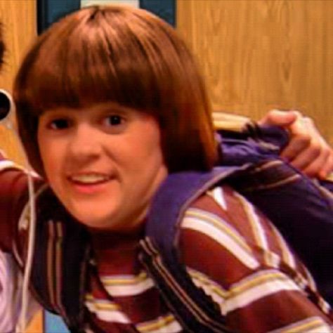 Coconut Head! I had to repin a picture of when he was younger hehe...... Survive School, Coconut Head, Funny Situations, Drake & Josh, School Survival, Profile Pics, Shrek, Funny Cartoon, Roman Empire