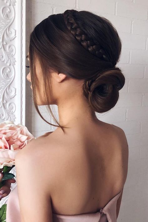 30 Bridesmaid Updos - Elegant And Chic Hairstyles | Wedding Forward Updos Elegant, Updos Simple, Bridesmaid Updos, Mafia Man, Wedding Hairdos, Braided Braids, Bridesmaids Hairstyles, Hair Aesthetics, Braided Crown