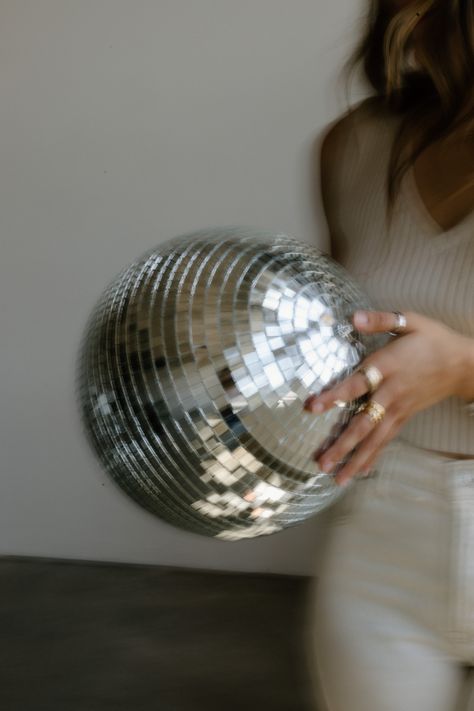 girl holding discoball Mirrorball Photoshoot, Disco Ball Photography, Disco Ball Photoshoot, Disco Photoshoot, Salon Life, Moodboard Inspo, Portrait Creative, Ball Birthday, Brand Shoot