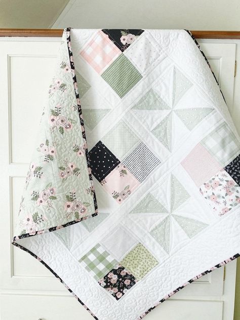 Pinwheel Quilts, Baby Quilt Patterns Easy, Pinwheel Quilt Pattern, Girl Quilts Patterns, Charm Pack Quilt Patterns, Girl Quilts, Lap Quilt Patterns, Vintage Quilts Patterns, Bargello Quilt