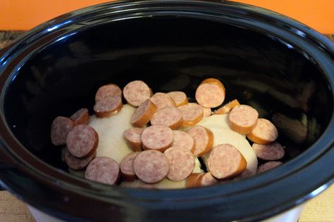 Crockpot Jambalaya Candied Kielbasa, Brown Sugar Kielbasa, Jambalaya Crockpot, Party Appetizers Easy Crowd Pleasers, Crockpot Jambalaya, Slow Cooker Jambalaya, Potluck Side Dishes, Corn Salad Recipes, Jambalaya Recipe