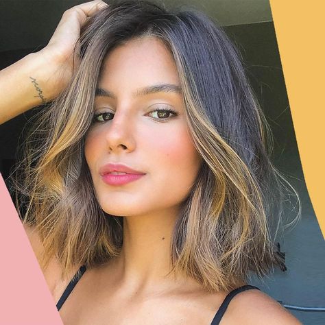 The 'Soft-Wave Bob' Is Breezy, Boho, and About to Be Everywhere—Photos | Glamour Soft Wave Bob, Haircuts To Add Volume, Ways To Change Your Hair, Corte Shaggy, Brown Bob Hair, Shaggy Pixie, Lob Haircuts, Short Hair Waves, Wavy Bob Hairstyles