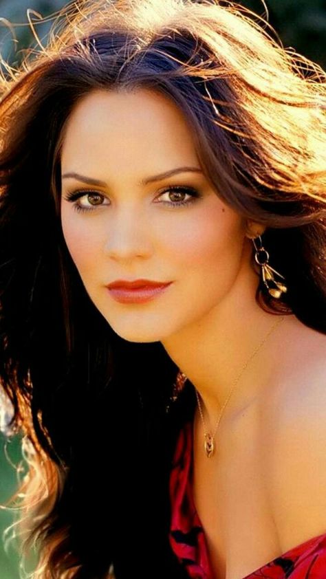 Katherine McPhee.  She looks lovely. Kathrine Mcphee, Catherine Mcphee, Katherine Mcphee, Jill Wagner, Katharine Mcphee, Beauty Shots, Long Hair Women, Formal Hairstyles, Beautiful Long Hair