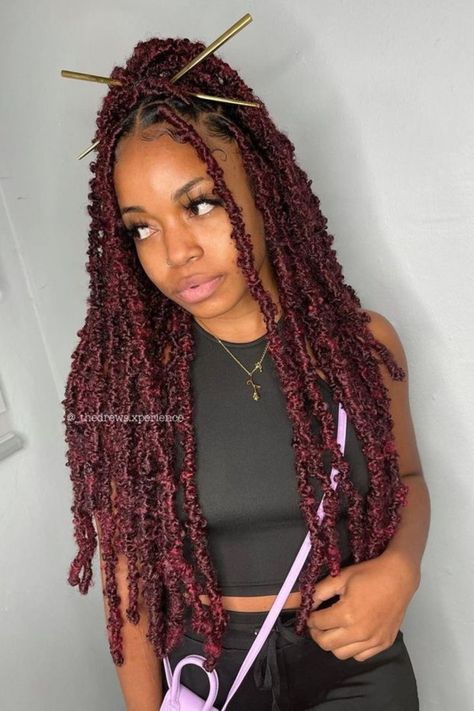 Cute Butterfly Locs: Discover butterfly locs hairstyles, butterfly locs styles, butterfly locs black girl, butterfly locs bob, butterfly locs long, butterfly locs with color, butterfly locs short. Including how to do butterfly locs, best hair to use for butterfly locs and more. Check it out. #butterflylocs #locstyles #locs #locstylesforwomen #blackgirlshairstyles #hairstylesforblackwomen #fauxlocs Locs Soft, Faux Locks, Butterfly Locs, Soft Crochet, Faux Locs Hairstyles, Braids Hairstyles Pictures, Protective Hairstyles Braids, Girls Hairstyles Braids, Afro Hair