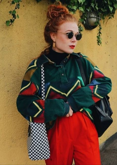 Quirky Style Women, Artistic Look Outfit, Funky Edgy Outfits, Eccentric Style Women, Colorful Queer Fashion, Arty Outfits Style, Eclectic Aesthetic Fashion, Artsy Grunge Outfits, Quirky Fashion Aesthetic