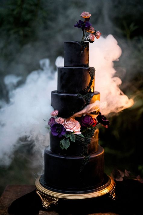 Wedding Inspiration | Black Wedding Cakes...need we say more. Follow us for more inspiration. #weddinginspiration #weddingcakes