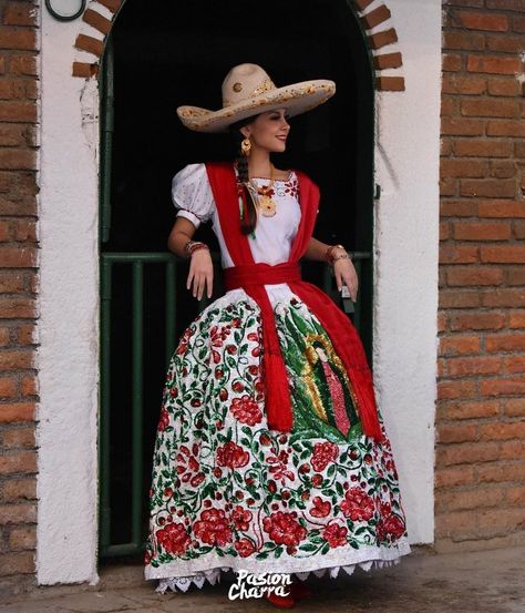 Estefania Sepulveda Hispanic Outfits, Escaramuza Dresses, Jalisco Dress, Folklorico Dresses, Outfit Mexicano, Mexico Dress, Vestido Charro, Caribbean Outfits, Traditional Mexican Dress