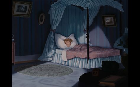 Peter Pan Bedroom, Disney Movie Trivia, Wendy Peter Pan, Peter Pan 1953, Peter Pan Movie, Disney Bedding, Up House, Old Disney, Yellow Wallpaper