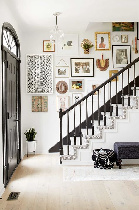 Decoration Cage Escalier, Stairwell Art, Stairs Wall Decor, Gallery Wall Stairs, Stairway Gallery, Stairway Gallery Wall, Stair Wall Decor, Gallery Wall Staircase, Staircase Wall Decor