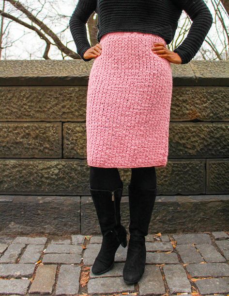 Modern Melissa Skirt, free Tunisian #crochet pattern with video tutorial in 4 sizes by Underground Crafter Crochet Long Skirt, Skirt Pattern Easy, Tunisian Crochet Pattern, Crochet Skirt Pattern, Tunisian Crochet Hook, Tunisian Crochet Stitches, Crochet Skirts, Garment Pattern, Diy Skirt