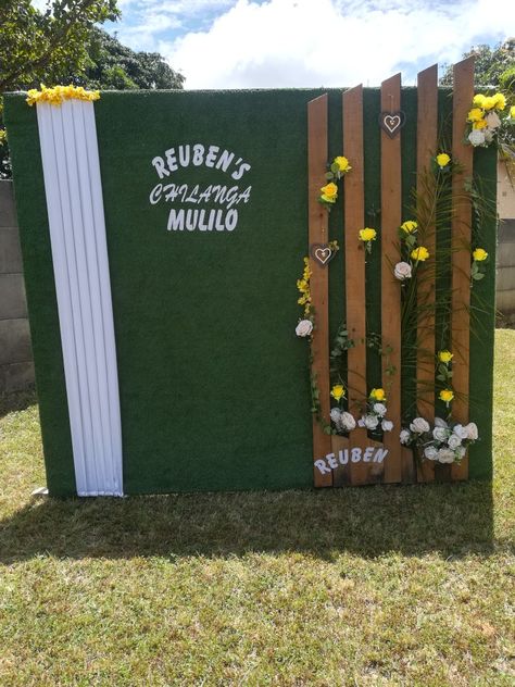 Green carpet and pallets Chilanga Mulilo Photo Booth, Ruracio Decor, Chilanga Mulilo, Foto Booth, Events Decor, Event Decor, Photo Booth, Decor Ideas, Art Design