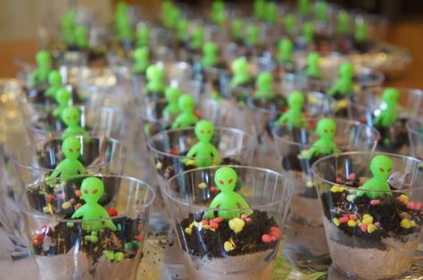 alien cups | Space alien chocolate pudding cups. | for my munchkins Dirt Cups Dessert, Dirt Pudding Cups, Alien Symbols, Chocolate Pudding Cups, Dirt Dessert, Dirt Pudding, Alien Party, Alien Halloween, Space Theme Party