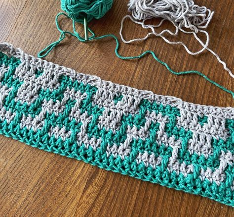 What's the Difference Between Tapestry and Mosaic Crochet? Colorwork Crochet, Mosaic Crochet, Crochet Shop, Tapestry Crochet Patterns, Different Stitches, Crochet Tapestry, Blanket Patterns, Double Crochet Stitch, Single Crochet Stitch