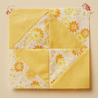 broken dishes block by penelope waits, via Flickr - tutorial for quick and easy beginners quilt block Tone On Tone Quilts, Quilt Blocks Easy Free Pattern Simple, Beginners Quilt, Quilting Easy, Block Layout, Yellow Quilts, Half Square Triangle Quilts, Quilt Square Patterns, Easy Quilt Patterns