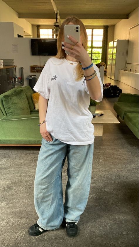 Stussy Shirt Outfit, Outfits Light Blue Jeans, Stussy Outfit, Pakaian Hipster, Golden Globes Red Carpet, Outfit Inspo Casual, Fits Clothes, Tomboy Outfits, Tomboy Style Outfits