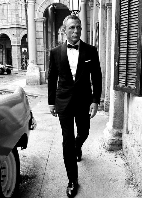 James Bond Black Suit, Old Money Wedding Tuxedo, James Bond Fashion, James Bond Aesthetic, Prom Tuxedo Ideas, Write Script, James Bond Tuxedo, James Bond Wedding, Tuxedo Ideas