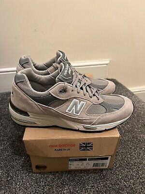 ad eBay - new balance 991 uk 9 . 990 992 993 997 998. Condition is New with box. Dispatched with Royal Mail Special Delivery (TM) 1:00 pm. New Balance 991, New Balance 992, Tokyo Design, Green Logo, Puma X, Grey Sneakers, Men Model, Special Delivery, Steve Jobs