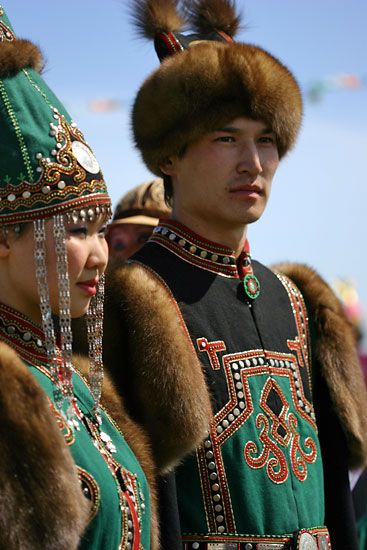 Yakut of Russia Ethno Style, Neue Outfits, Cultural Diversity, Ethnic Dress, Folk Costume, People Of The World, World Cultures, Interesting Faces, 인물 사진