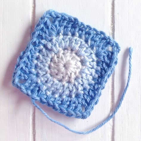 Simple Granny Square, Pillows Crochet, Kare Motif, Granny Square Pattern Free, Sunburst Granny Square, Learn Crochet, Granny Square Haken, Crocheted Stuff, Granny Style