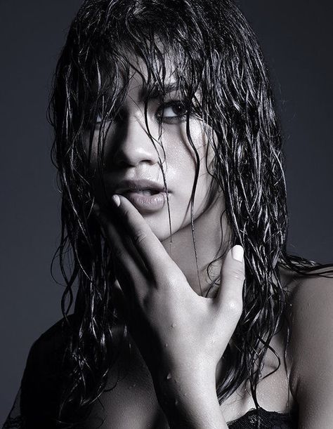 Zendaya Photoshoot, Wet Look Hair, Hunger Magazine, Water Shoot, Hair Photography, Studio Photography Poses, Photoshoot Studio, Beauty Photoshoot, Portrait Photoshoot